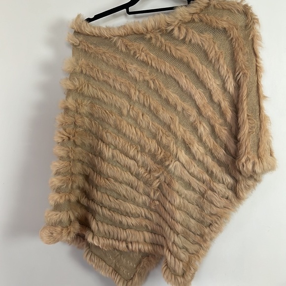 Cejon rabbit fir shawl one size - Picture 5 of 5